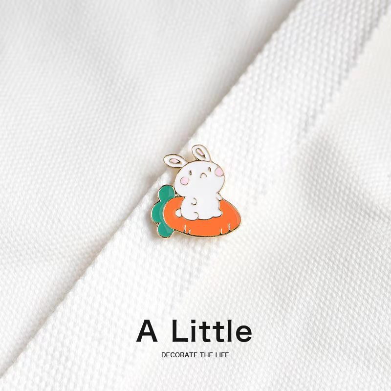 Rabbit and carrot brooch US-JiX009