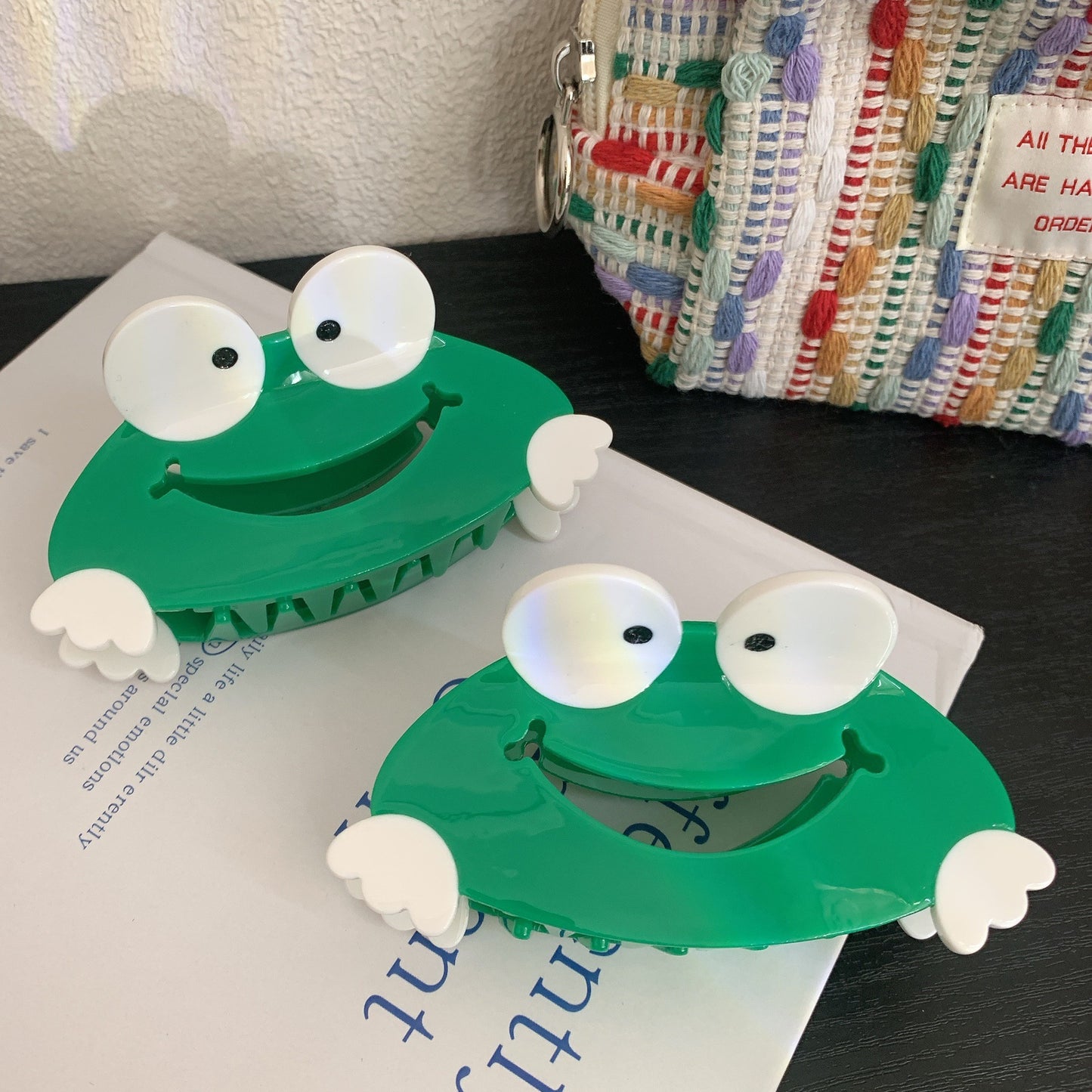 Plastic Smiling Frog Hair Clip MIC-YHJ005