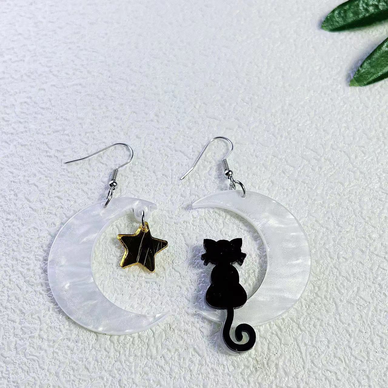 Alloy acrylic moon cat earrings (Minimo de compra 2) MIC-AnD001