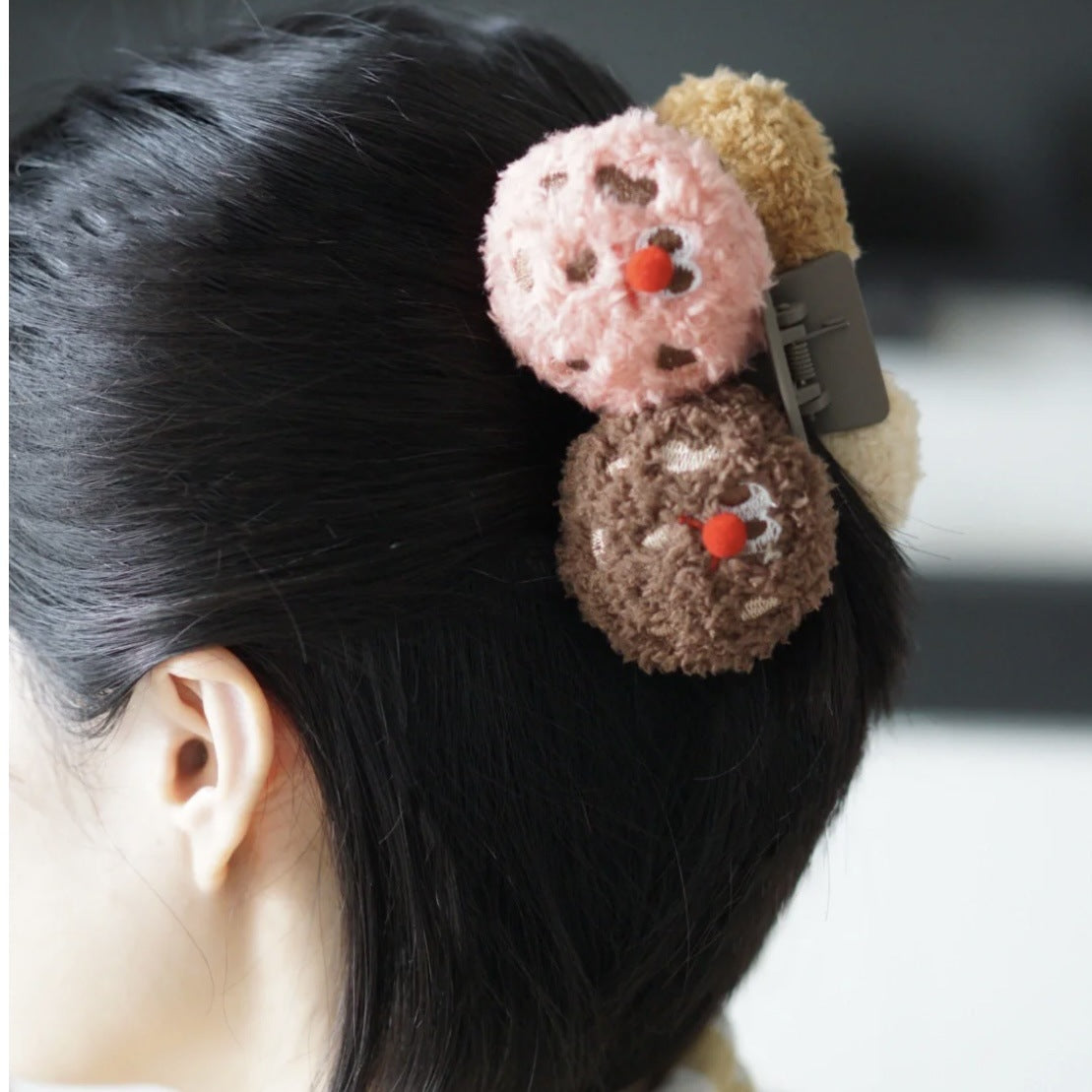 Plush chocolate strawberry hair clip MYA-HangM001