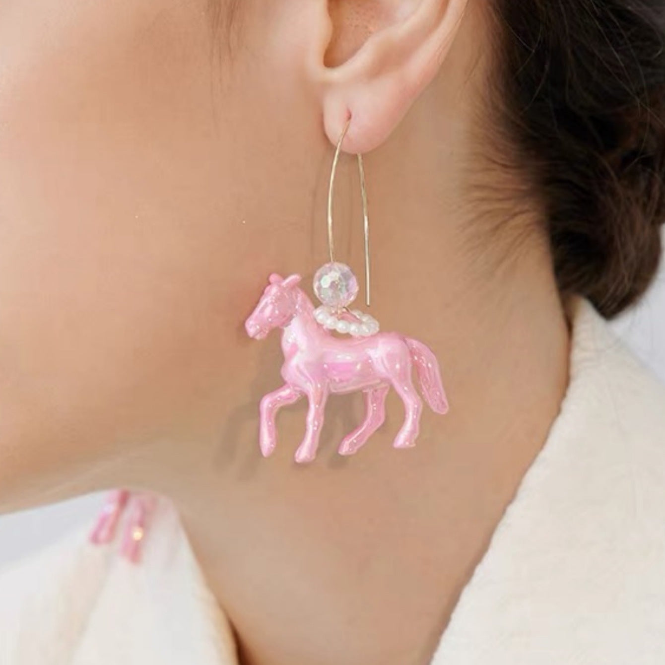 Alloy resin dreamy colored pink pony earrings (Minimo de compra 5) MIC-AoY009