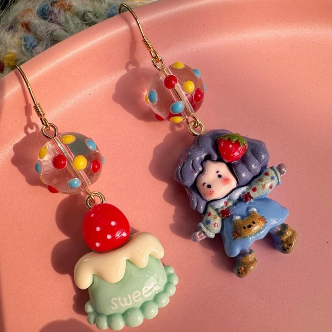 Alloy resin trendy cartoon character earrings (Minimo de compra 5) MYA-AoY014