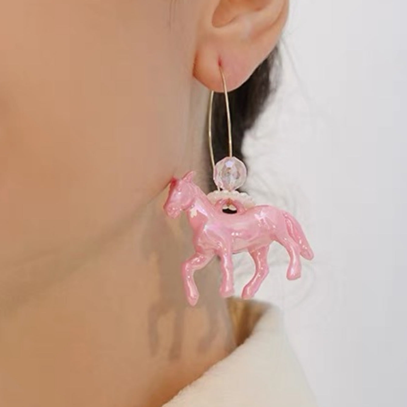 Alloy resin dreamy colored pink pony earrings (Minimo de compra 5) MIC-AoY009