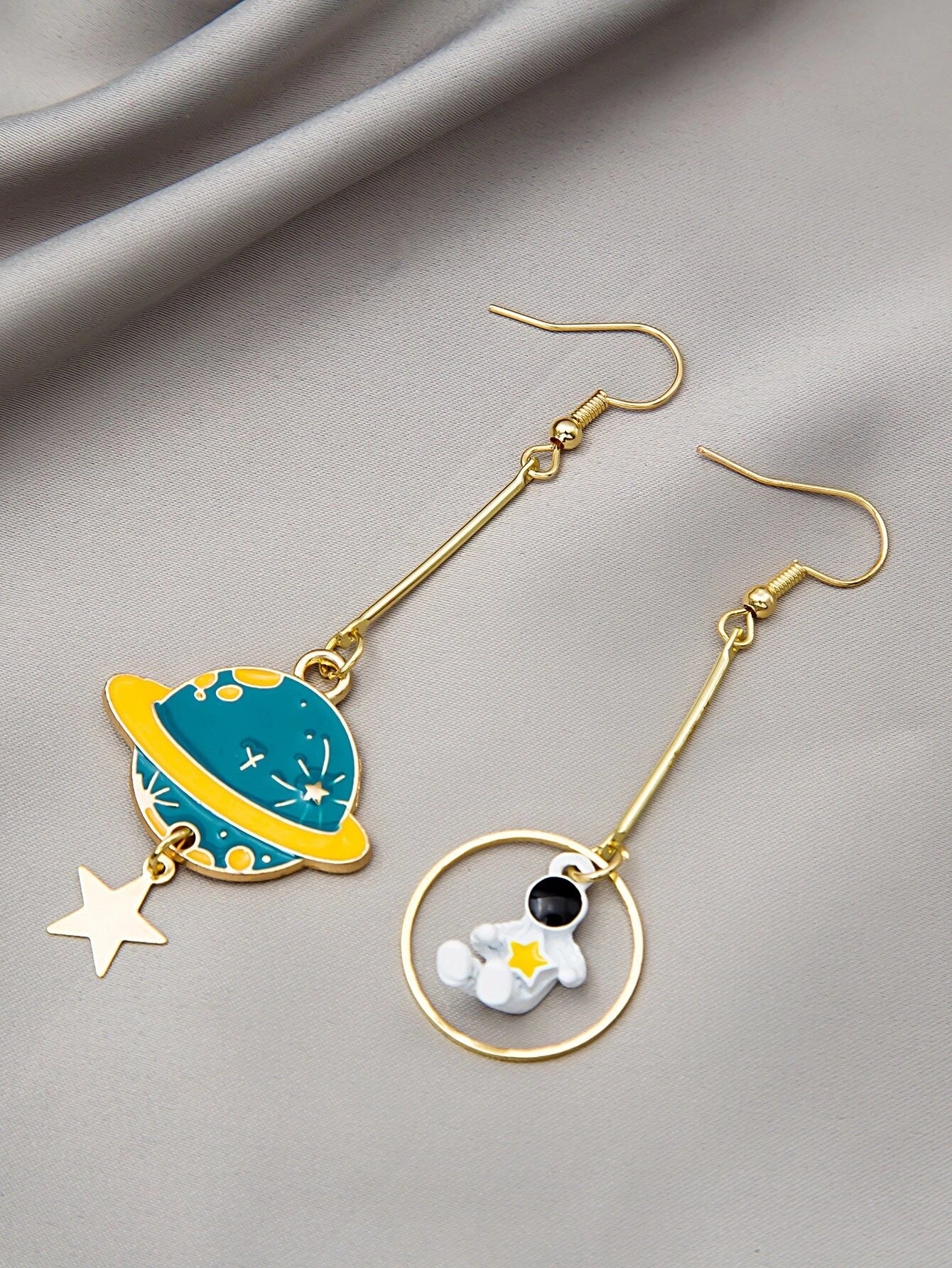 Acrylic Long Spaceman Earrings MIC-JianL013