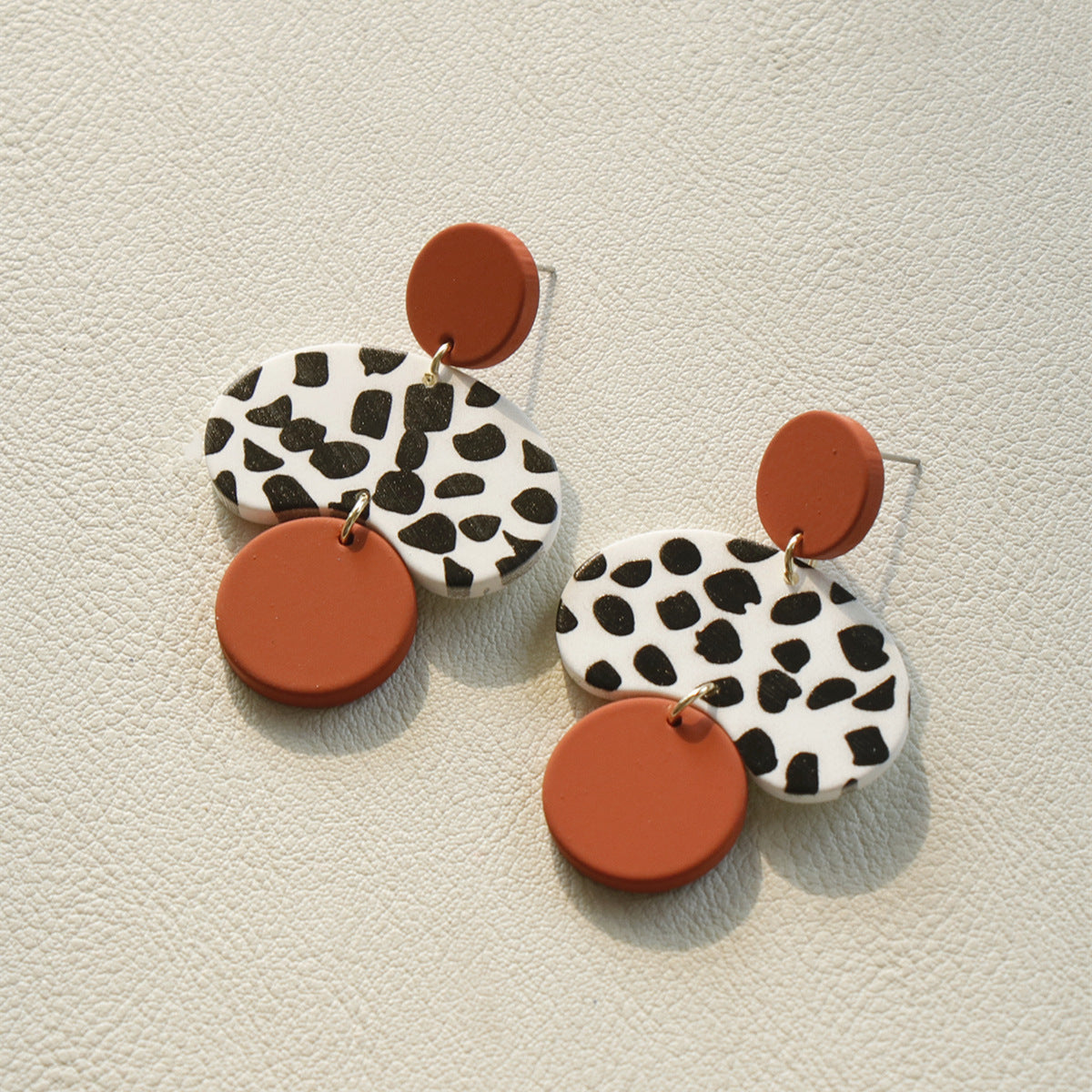 Acrylic resin cow spot earrings MIC-OuY005