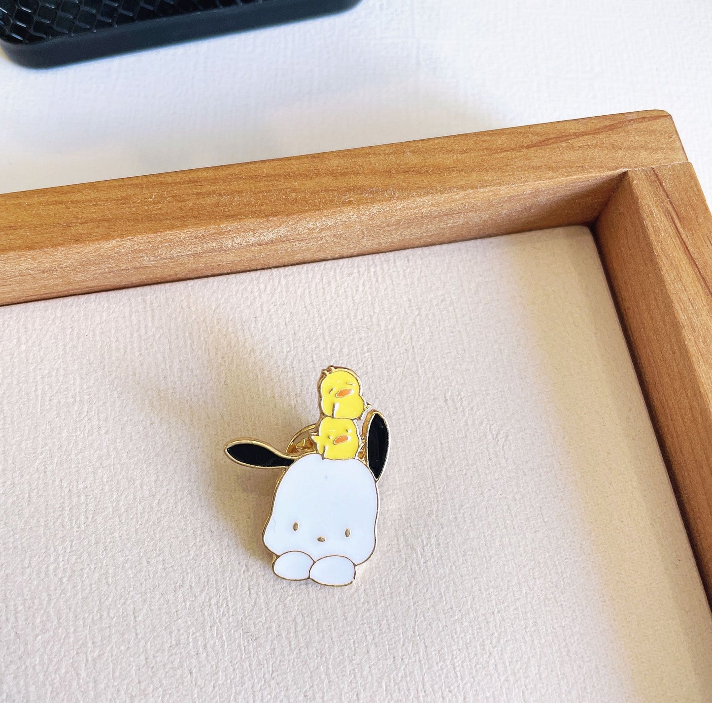 Yellow dog brooch US-JiX011