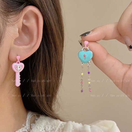 Alloy Asymmetric Lock Key Tassel Earrings (Minimo de Compra 2) MYA-HanY007