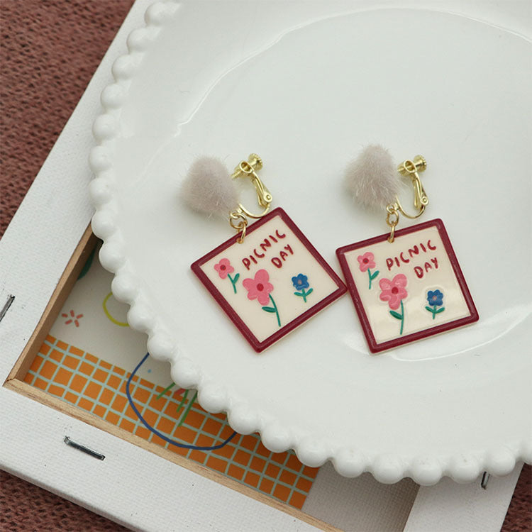 Acrylic Cat Biscuit Earrings MIC-QingJ020