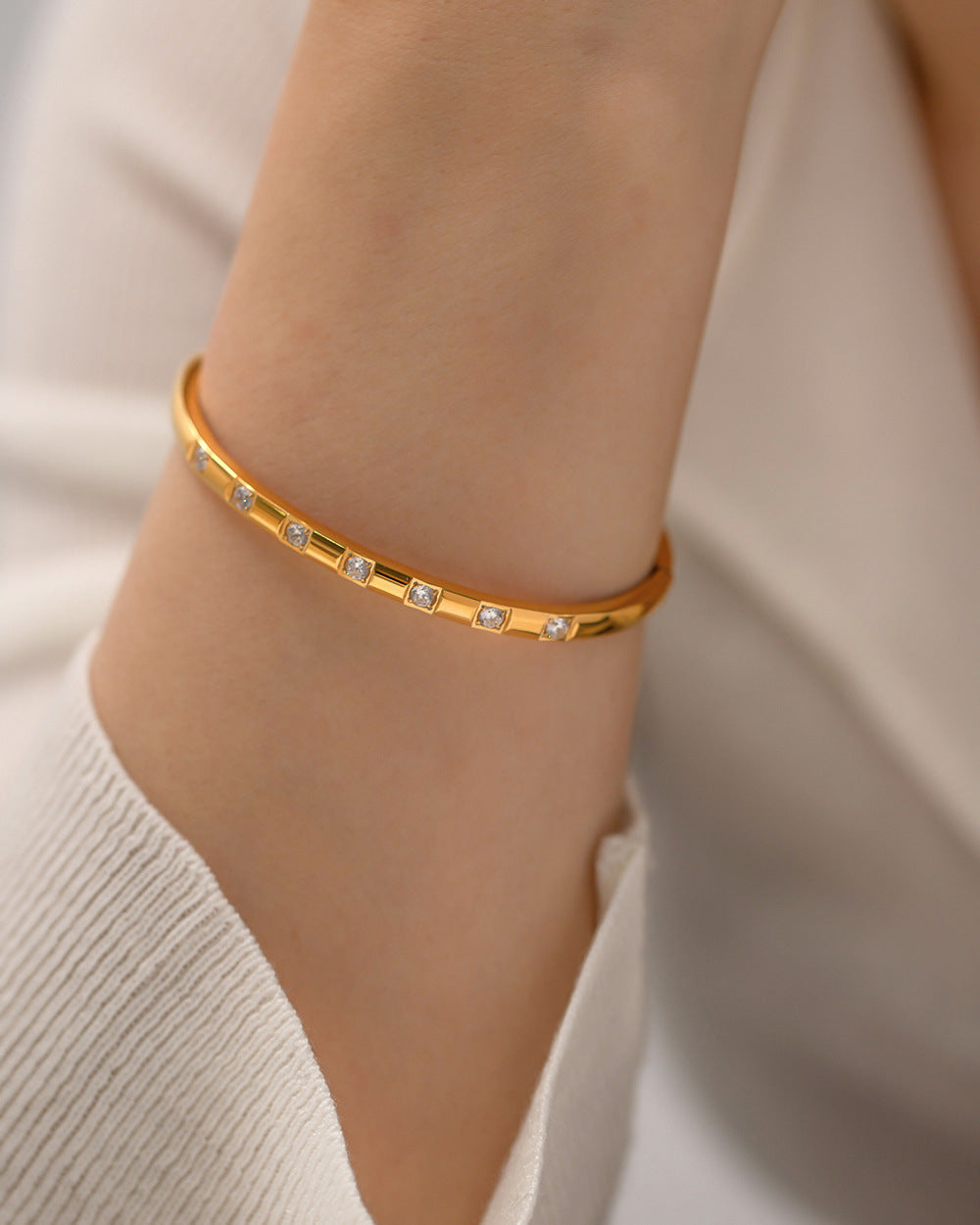 Stainless Steel Gold Plated Round Zirconia Bracelet MIC-JieD024