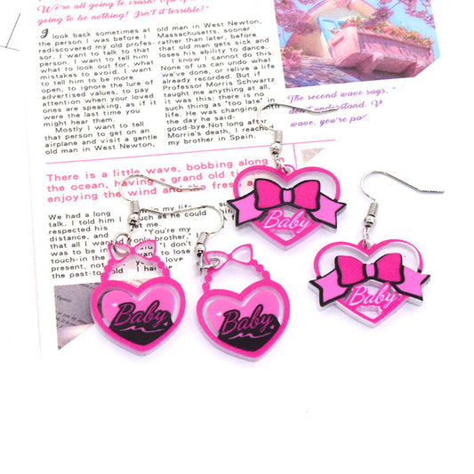 Alloy acrylic cartoon Barbie heart earrings (Minimo de Compra 6) MYA-JueJ028