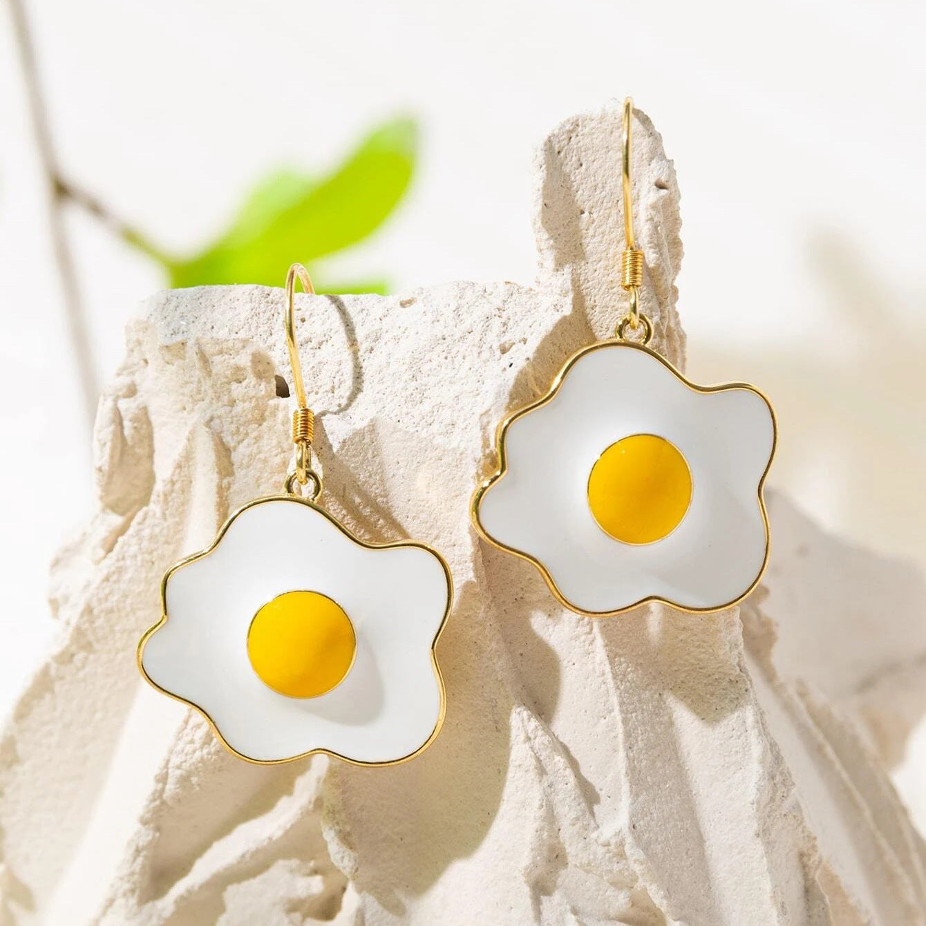 Acrylic cartoon egg earrings (Minimo de compra 2) MYA-JianL006