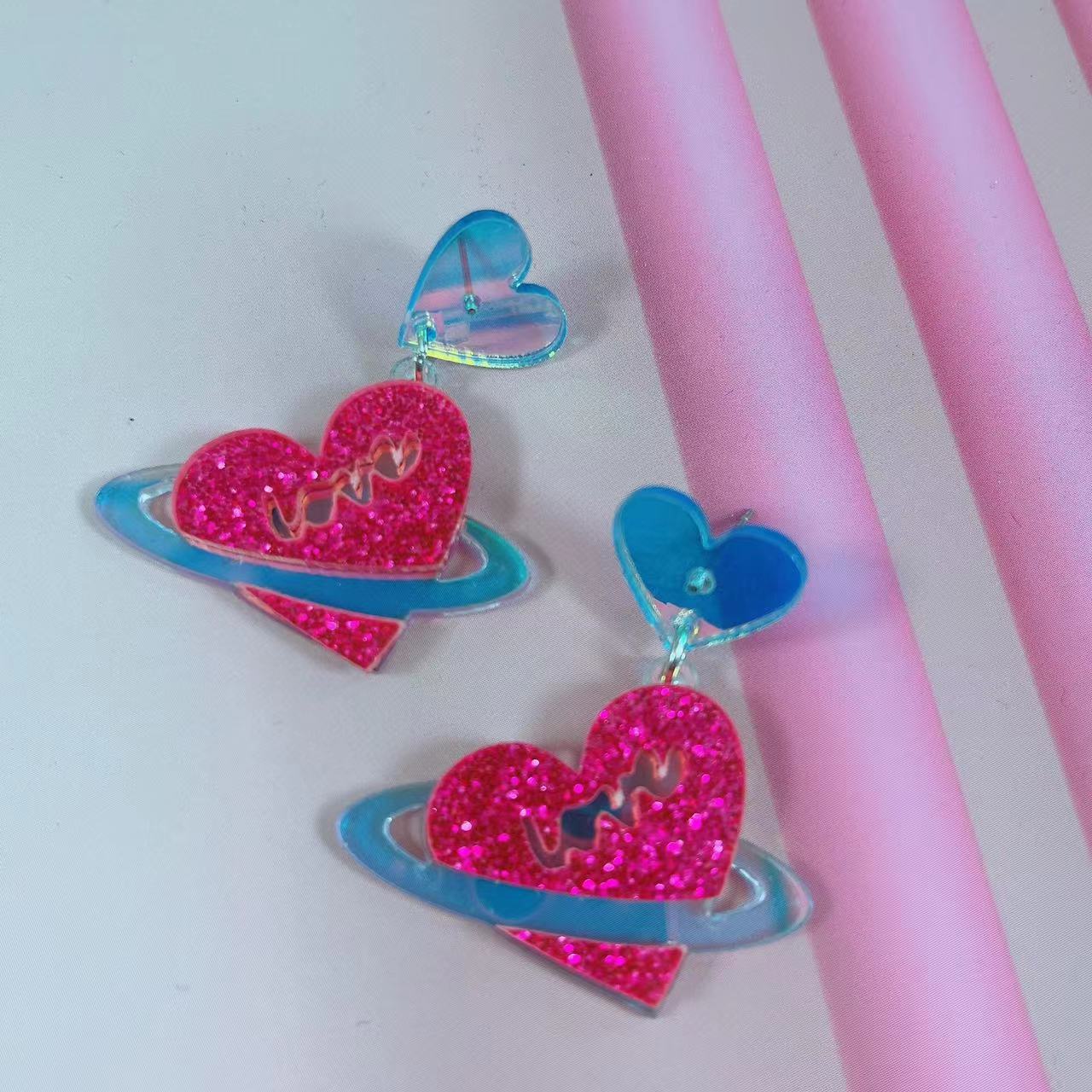 Acrylic Pink Glitter Love Planet Earrings (Minimo de compra 2) MIC-AnD007