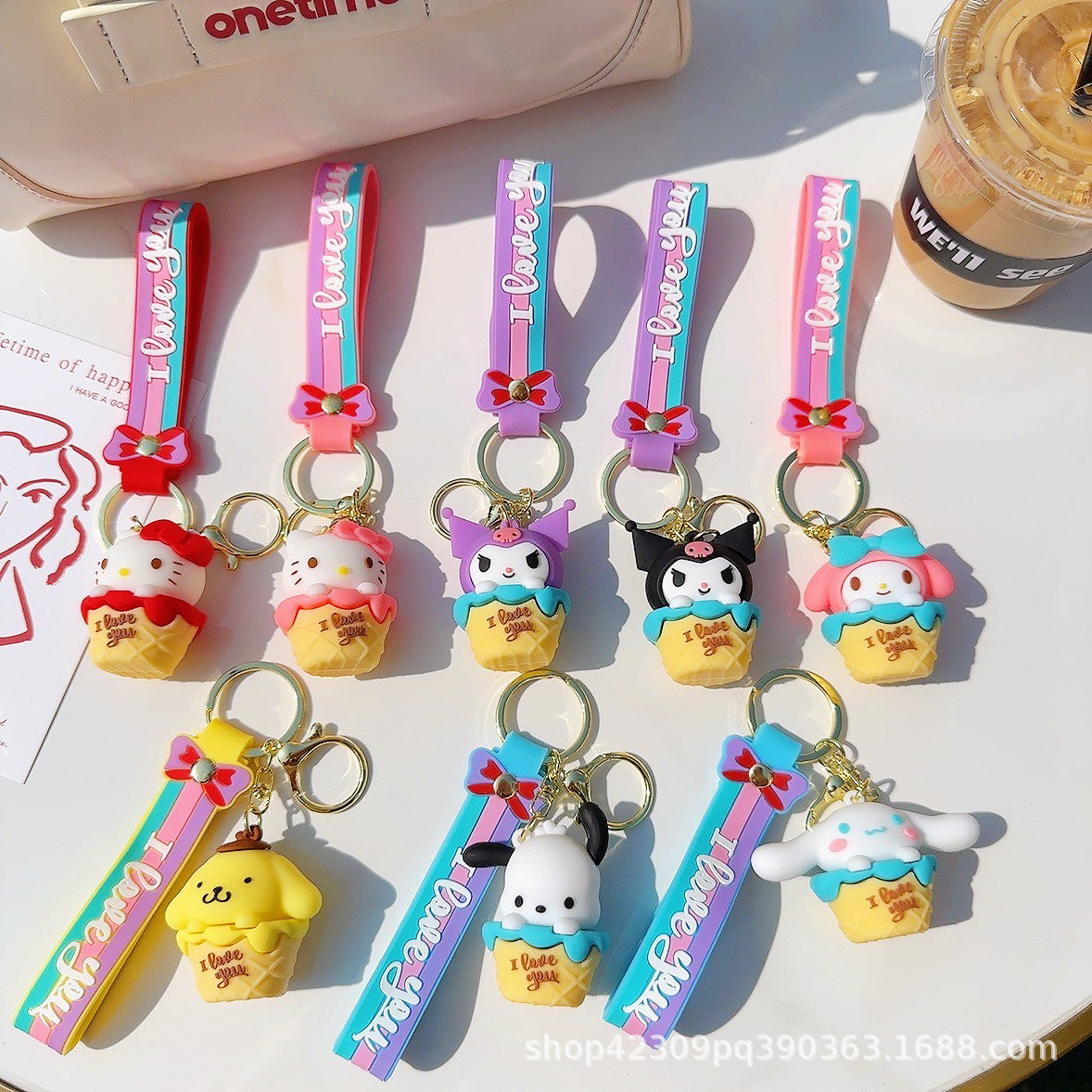 PVC cute cartoon cone keychain (Minimo de compra 2) MYA-WenC006