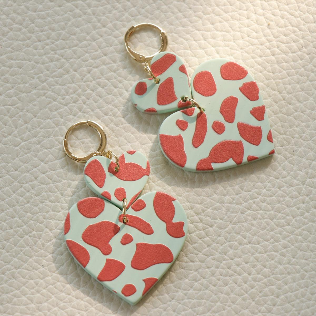 Acrylic apricot colored cow spot earrings MIC-OuY010