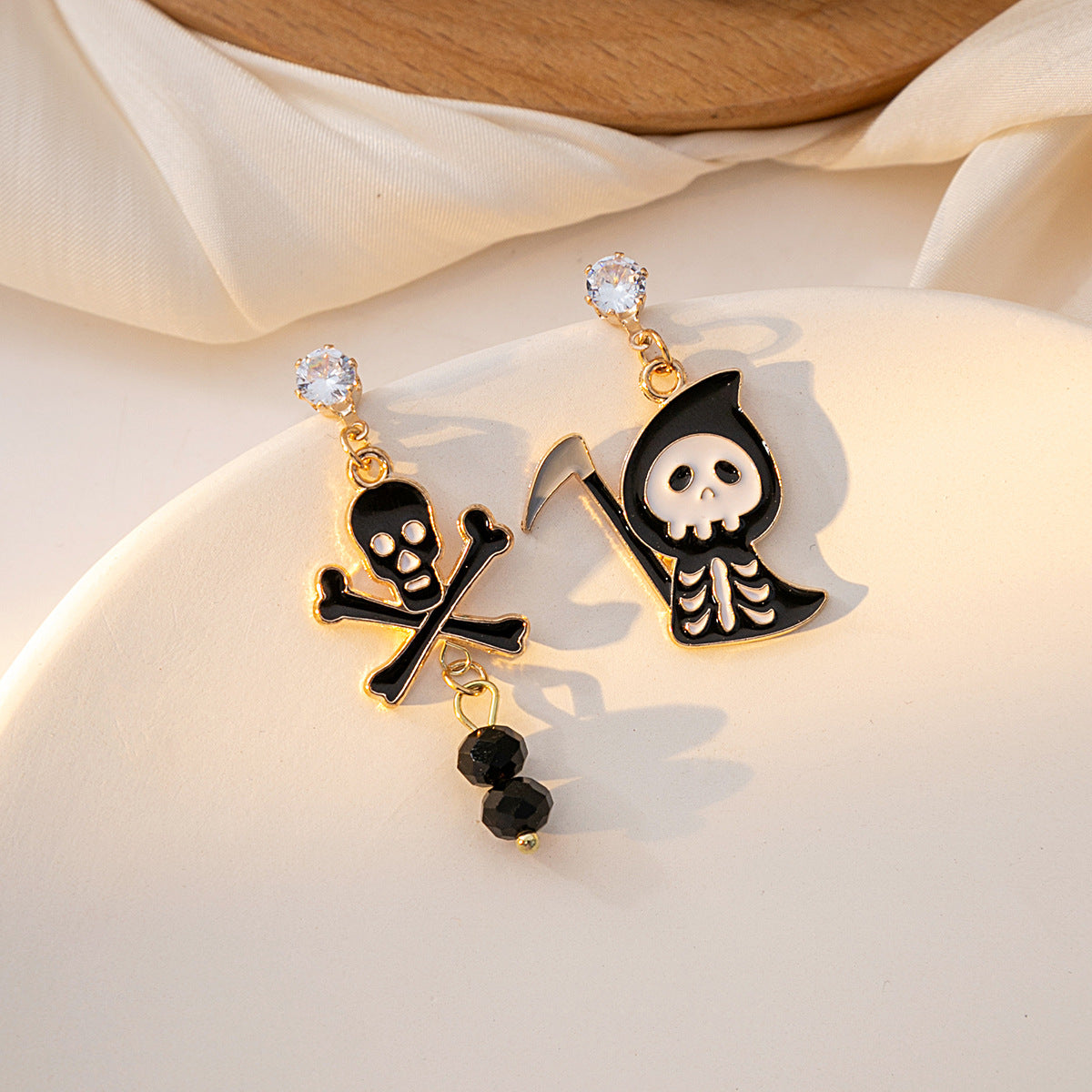 Acrylic horror and funny ghost earrings MIC-HongC031