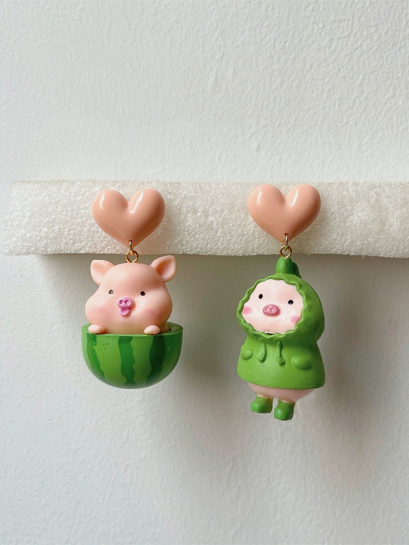 Alloy resin heart dinosaur pig earrings (Minimo de compra 5) MIC-AoY017