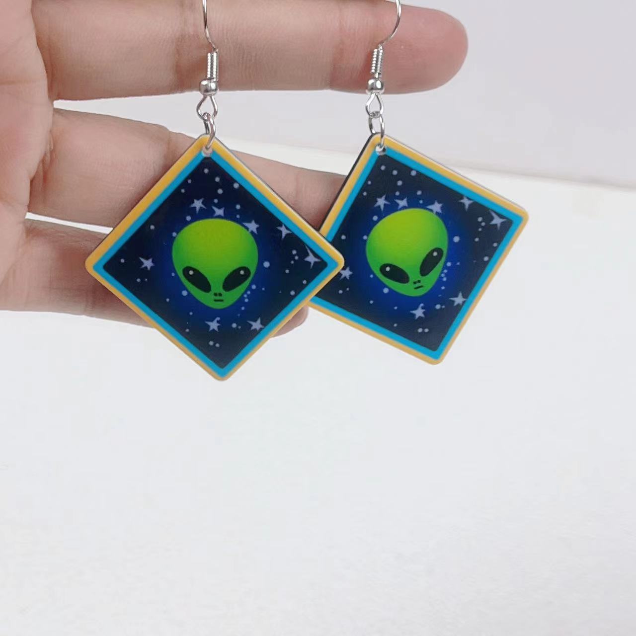 Acrylic Alien UFO Earrings (Minimo de Compra 2) MIC-JiuT018