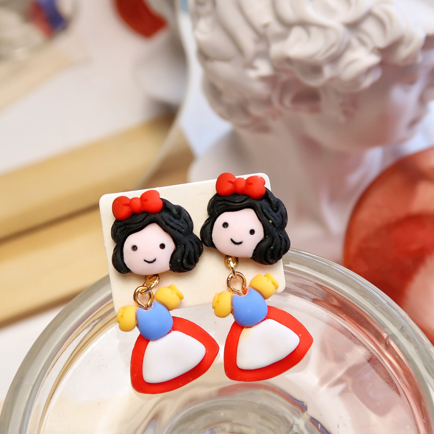 Resin cartoon Snow White earrings MIC-XME014