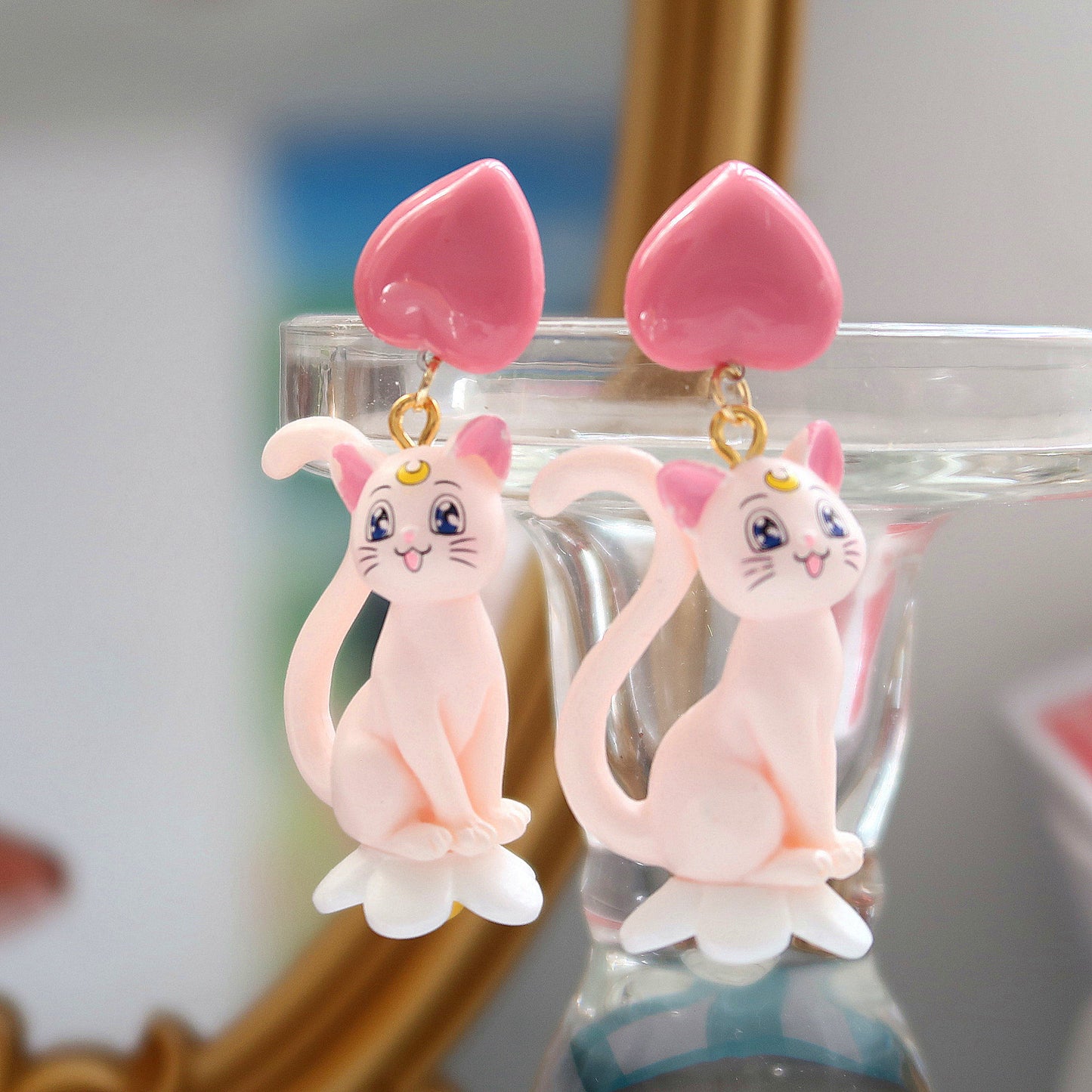 Resin cartoon cat Gigi earrings MYA-XNWE004