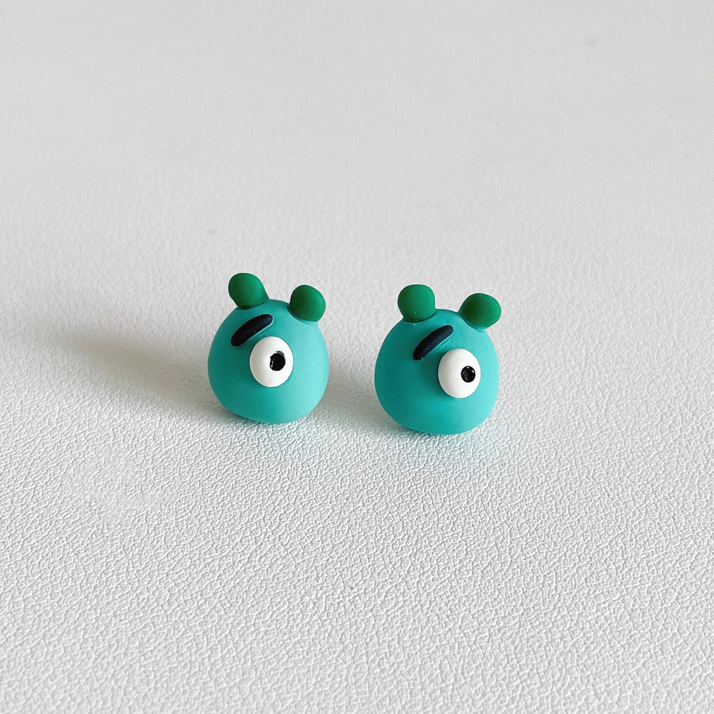 Resin Monster Fun Earrings (Minimo de Compra 2) MYA-WWHM053