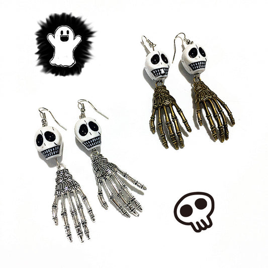 Resin exaggerated ghost hand skull head ear clip (Minimo de Compra 2) MIC-ChouT026