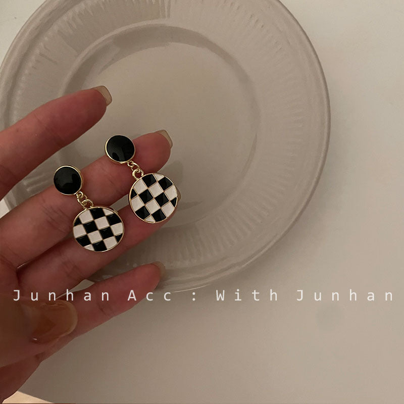 Acrylic love black and white plaid earrings MIC-JunH006