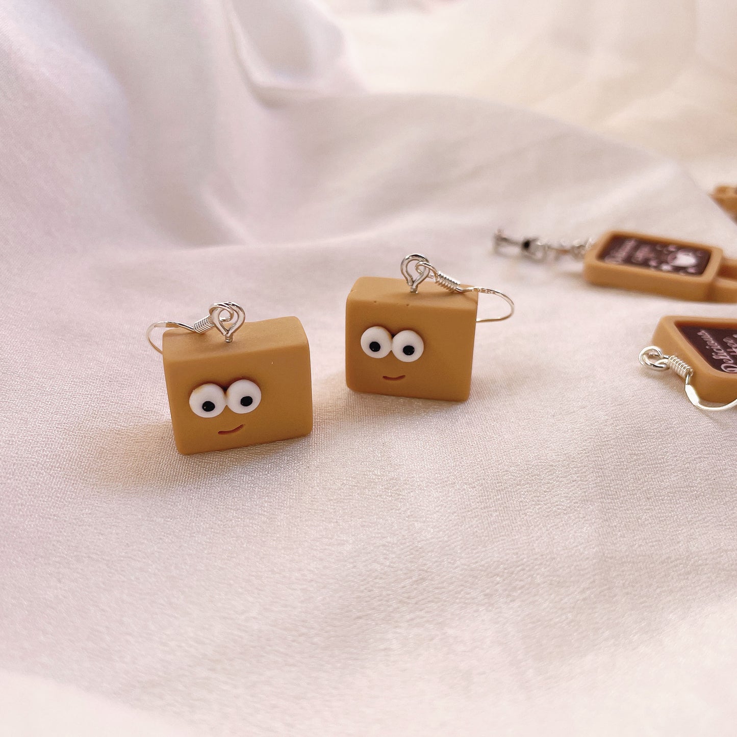 Resin Stereoscopic Big Eyes Bread Earrings (Minimo de Compra 2) MIC-JiX046