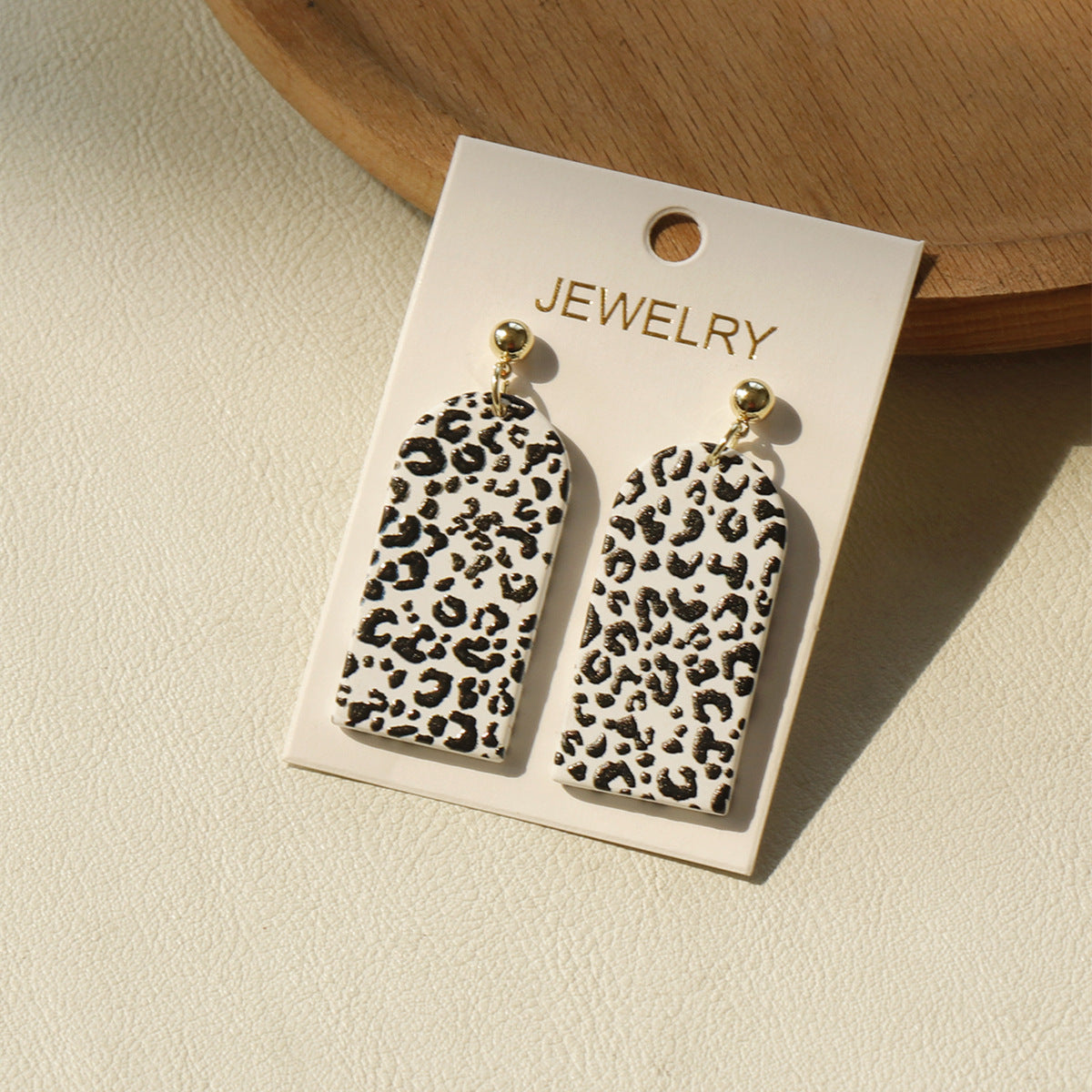 Acrylic black and white leopard print earrings MIC-OuY006