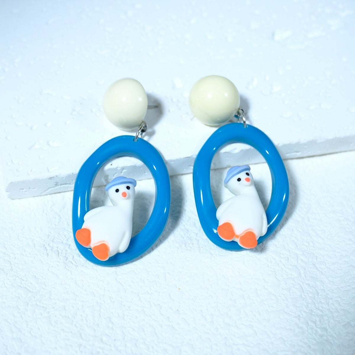 Alloy resin crooked head goose little bear girl earrings (Minimo de compra 5) MIC-AoY008