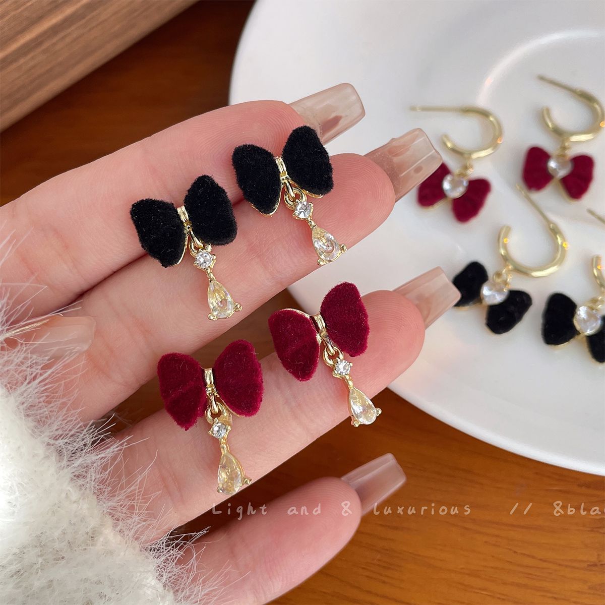 Acrylic wine red flocked bow earrings (Minimo de Compra 2) MYA-ShuangX024