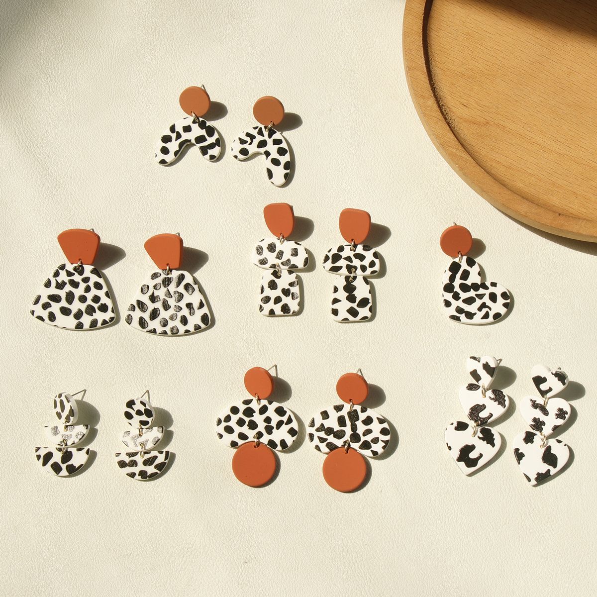 Acrylic resin cow spot earrings MIC-OuY005