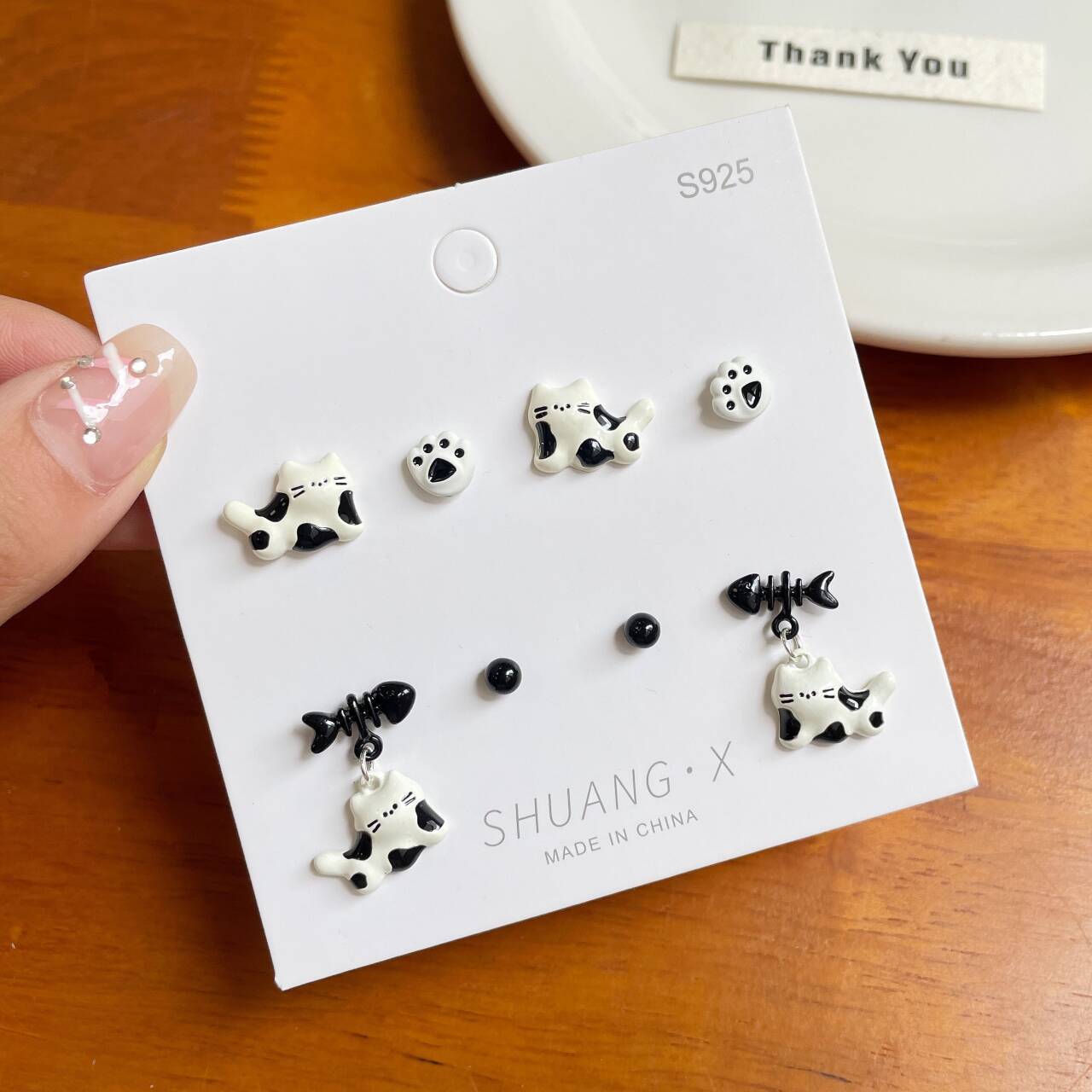 Alloy cartoon black and white cat earrings MIC-ShuangX046